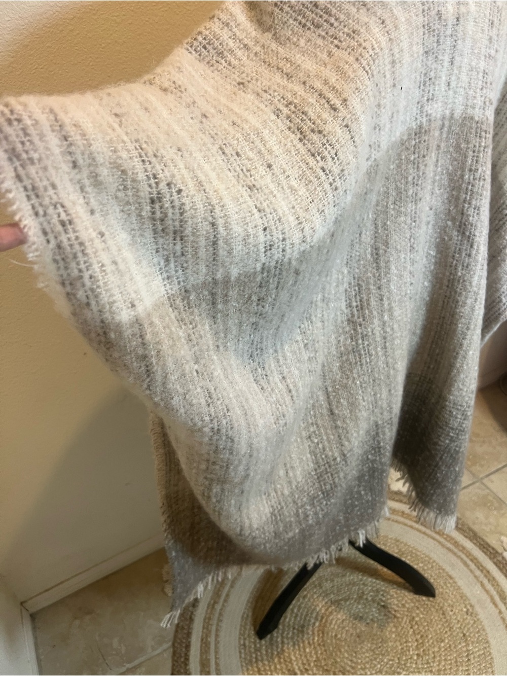 Cejon Cream Knit Poncho Wrap Fringe Super Soft Shawl Blanket one Size Boho - Picture 4 of 6